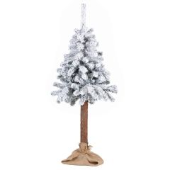 Umetna smreka na deblu zasnežena