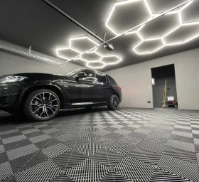 Hexagon osvetlitev za delavnico